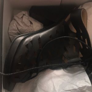 Black shoes by CL by laundry